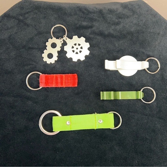 LOT OF 5 90’s VINTAGE KEY CHAINS COLORFUL SILVER - Picture 5 of 14